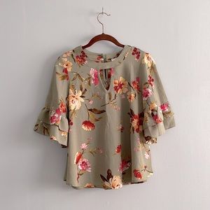 Urban Romantics Size S Sage Floral Top